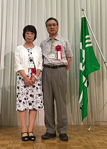 受賞された山崎夫美子さんと山本喜太郎さん